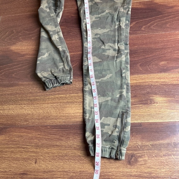 American Eagle Outfitters Camouflage Jogger Pants - Picture 10 of 10
